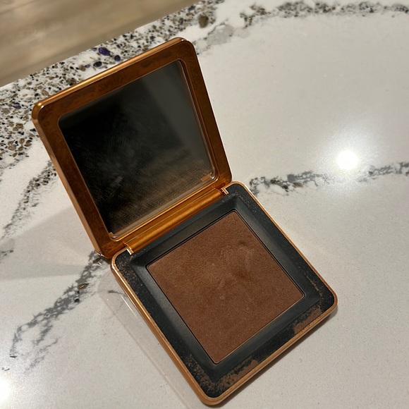 Haus Labs - Picture 1 of 4